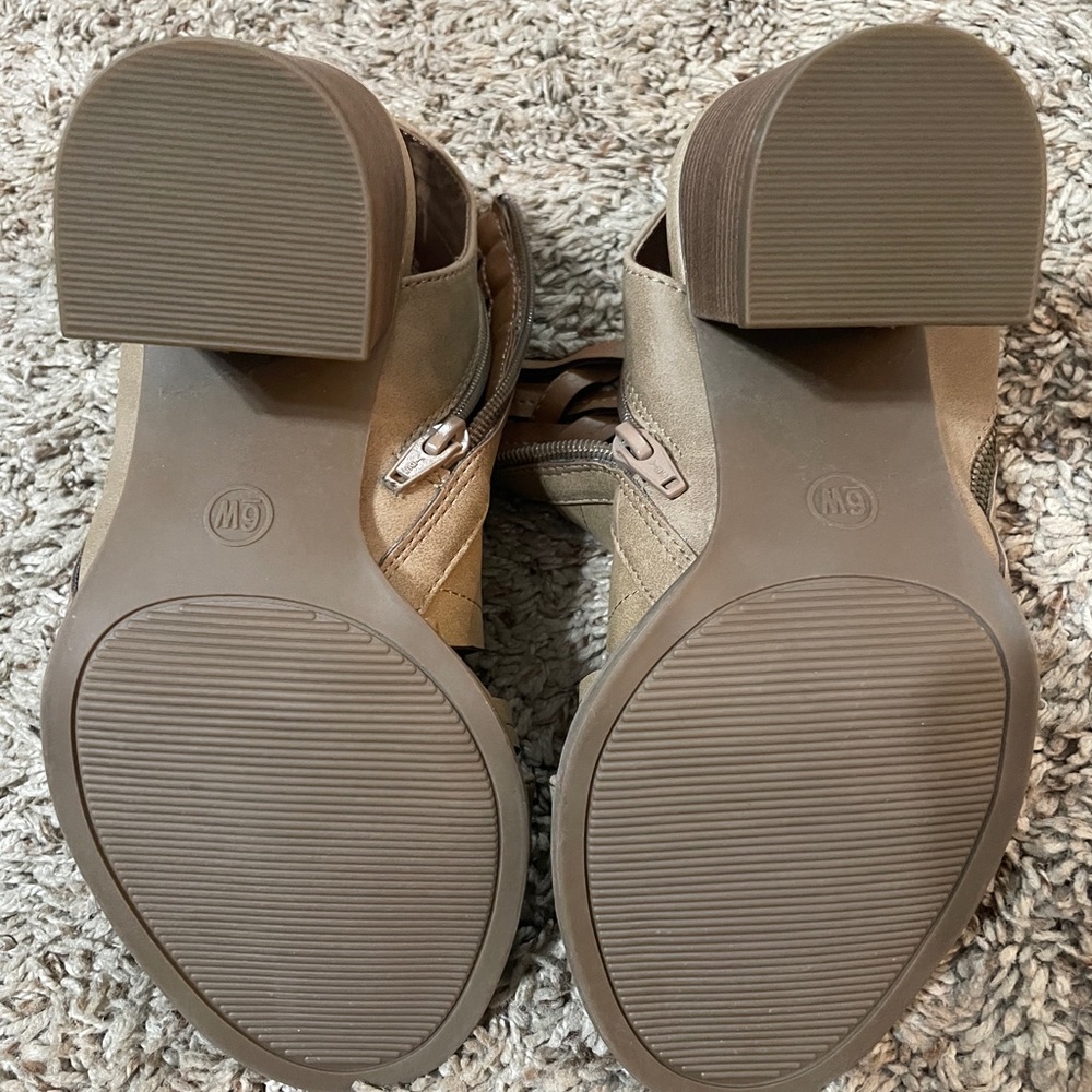 Universal Thread heels - Picture 4 of 5
